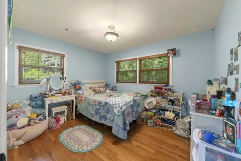 Bedroom - 1020 S Gables Blvd, Wheaton, IL 60189 photo 2 of 2