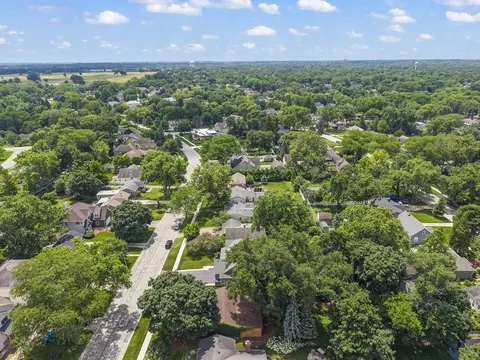 View/Area - 1020 S Gables Blvd, Wheaton, IL 60189 photo 4 of 5