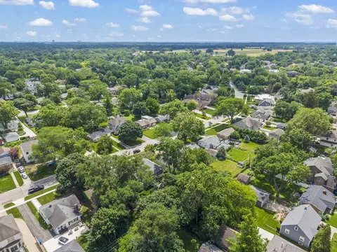 View/Area - 1020 S Gables Blvd, Wheaton, IL 60189 photo 5 of 5
