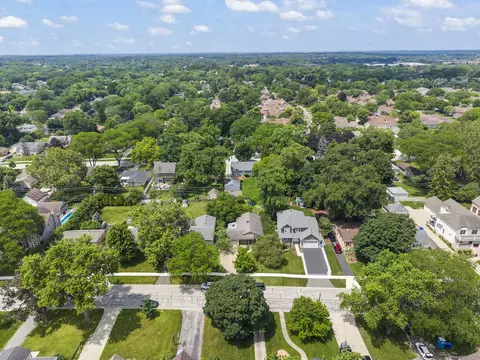 View/Area - 1020 S Gables Blvd, Wheaton, IL 60189 photo 2 of 5