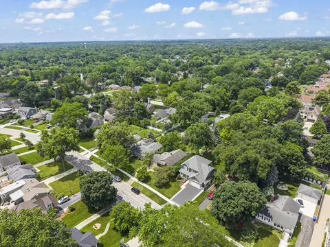 View/Area - 1020 S Gables Blvd, Wheaton, IL 60189 photo 3 of 5
