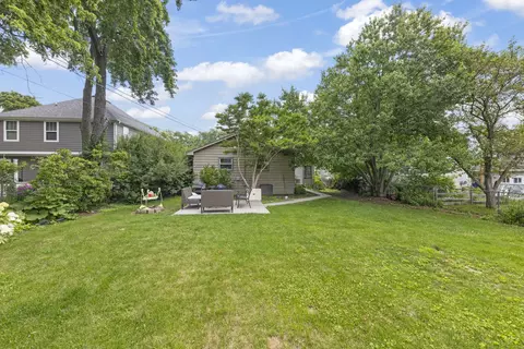 Exterior - 1020 S Gables Blvd, Wheaton, IL 60189 photo 4 of 5