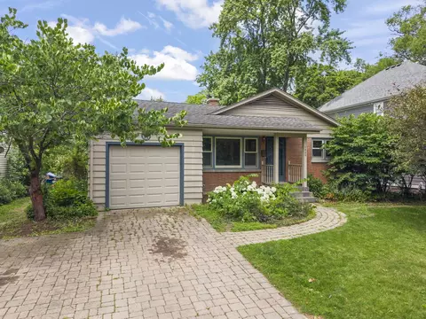 Exterior - 1020 S Gables Blvd, Wheaton, IL 60189 photo 5 of 5