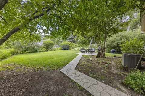 Exterior - 1020 S Gables Blvd, Wheaton, IL 60189 photo 3 of 5