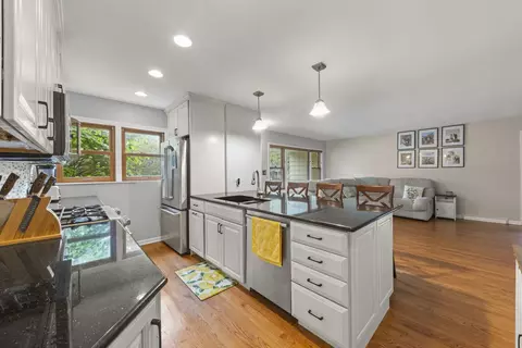 Kitchen - 1020 S Gables Blvd, Wheaton, IL 60189 photo 3 of 3