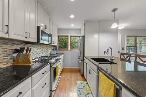 Kitchen - 1020 S Gables Blvd, Wheaton, IL 60189 photo 2 of 3