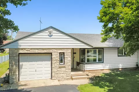 421 E South St, Peotone, IL 60468 photo 2