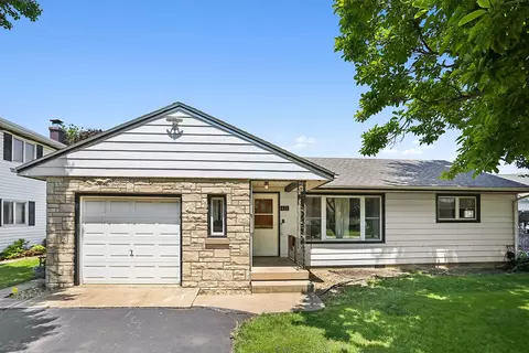 421 E South St, Peotone, IL 60468