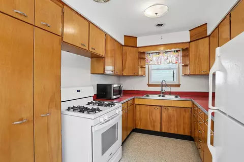 421 E South St, Peotone, IL 60468 photo 5