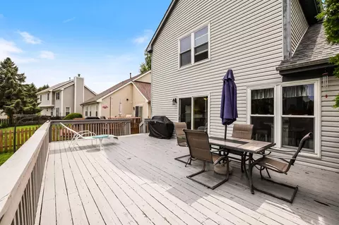 Exterior - 1135 Stonebridge Ct, Elgin, IL 60120 photo 5 of 7