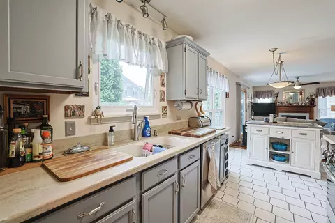 Kitchen - 1135 Stonebridge Ct, Elgin, IL 60120 photo 3 of 5