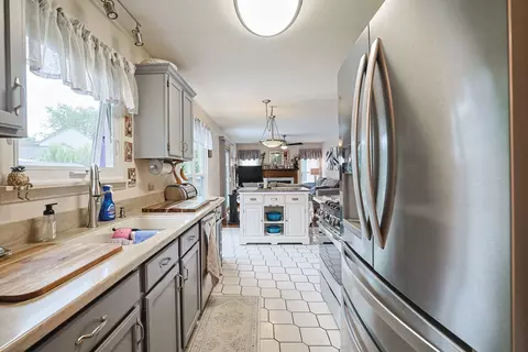 Kitchen - 1135 Stonebridge Ct, Elgin, IL 60120 photo 2 of 5