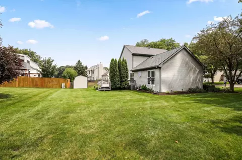 Exterior - 1135 Stonebridge Ct, Elgin, IL 60120 photo 7 of 7