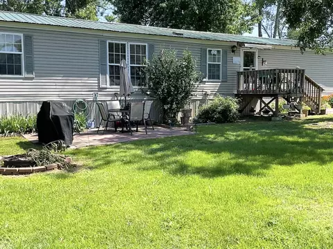 12 Fairgrounds Rd, Vienna, IL 62995