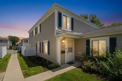 1130 Cove Dr, Prospect Heights, IL 60070