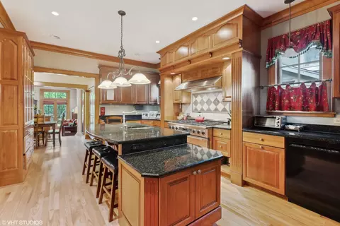 142 Akenside Rd, Riverside, IL 60546 photo 12
