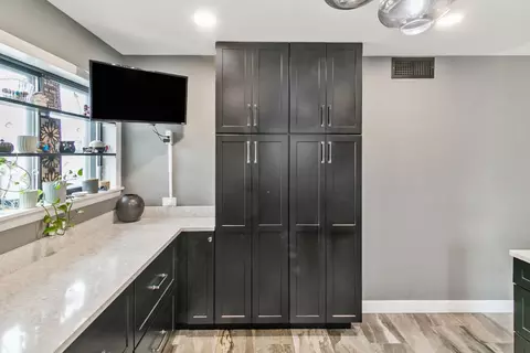 Kitchen - 383 Park Ave, Wheeling, IL 60090 photo 4 of 4