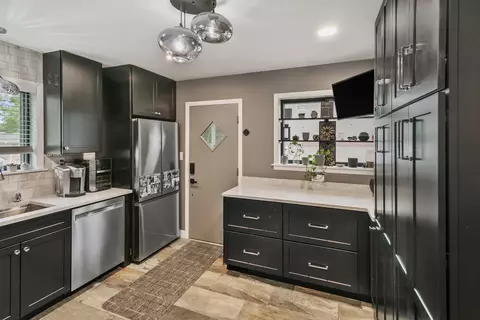 Kitchen - 383 Park Ave, Wheeling, IL 60090 photo 3 of 4