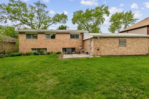 Exterior - 383 Park Ave, Wheeling, IL 60090 photo 4 of 4
