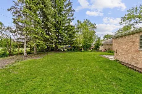 Exterior - 383 Park Ave, Wheeling, IL 60090 photo 3 of 4