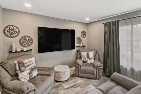 Living - 383 Park Ave, Wheeling, IL 60090 photo 1 of 1