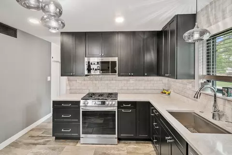 Kitchen - 383 Park Ave, Wheeling, IL 60090 photo 1 of 4