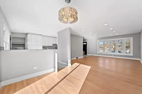 Living - 2017 E Seneca Ln, Mount Prospect, IL 60056 photo 3 of 5