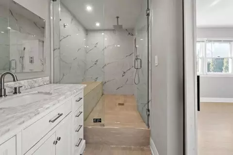 Bath - 2017 E Seneca Ln, Mount Prospect, IL 60056 photo 3 of 4