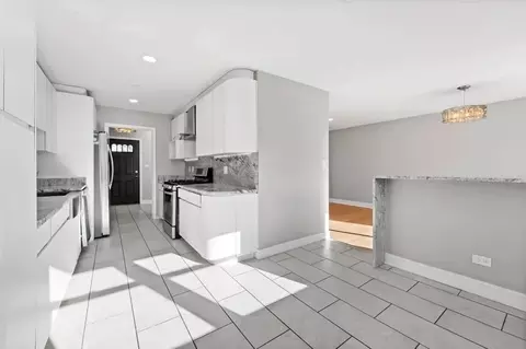 Kitchen - 2017 E Seneca Ln, Mount Prospect, IL 60056 photo 3 of 3