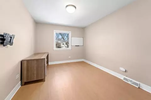 Bedroom - 2017 E Seneca Ln, Mount Prospect, IL 60056 photo 5 of 6