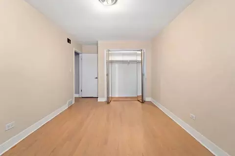 Bedroom - 2017 E Seneca Ln, Mount Prospect, IL 60056 photo 4 of 6