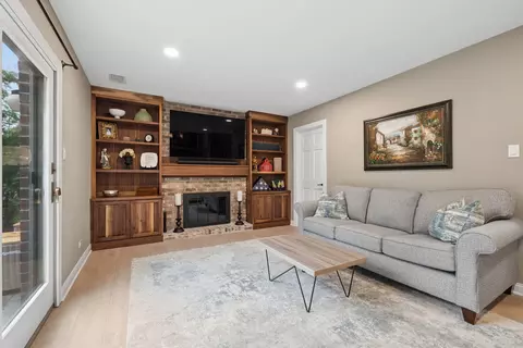 Living - 449 Farnham Ln, Wheaton, IL 60189 photo 4 of 4