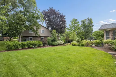 Exterior - 449 Farnham Ln, Wheaton, IL 60189 photo 2 of 5