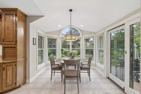 Dining - 449 Farnham Ln, Wheaton, IL 60189 photo 3 of 3