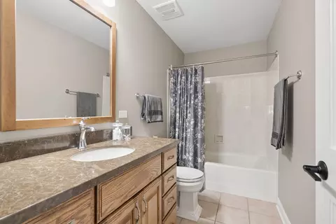 Bath - 449 Farnham Ln, Wheaton, IL 60189 photo 3 of 3