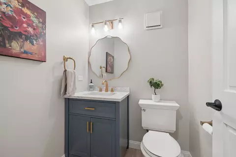 Bath - 449 Farnham Ln, Wheaton, IL 60189 photo 1 of 3