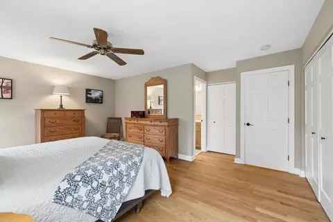 Bedroom - 449 Farnham Ln, Wheaton, IL 60189 photo 2 of 5