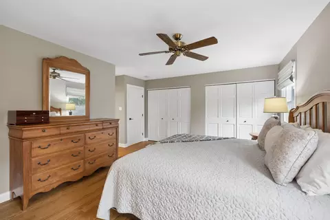 Bedroom - 449 Farnham Ln, Wheaton, IL 60189 photo 3 of 5