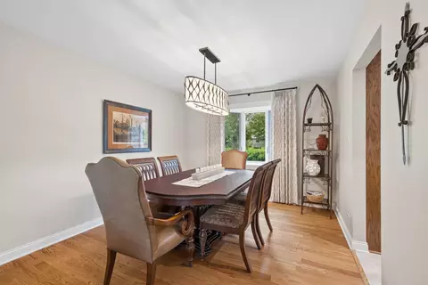 Dining - 449 Farnham Ln, Wheaton, IL 60189 photo 1 of 3