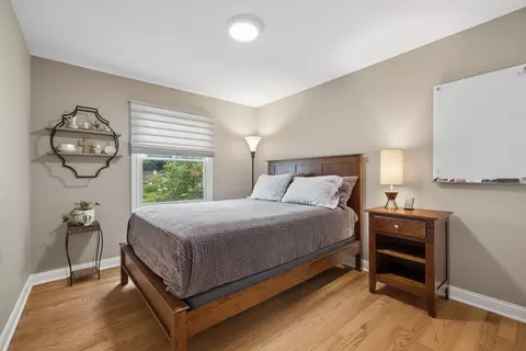 Bedroom - 449 Farnham Ln, Wheaton, IL 60189 photo 4 of 5