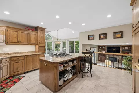 Kitchen - 449 Farnham Ln, Wheaton, IL 60189 photo 3 of 3