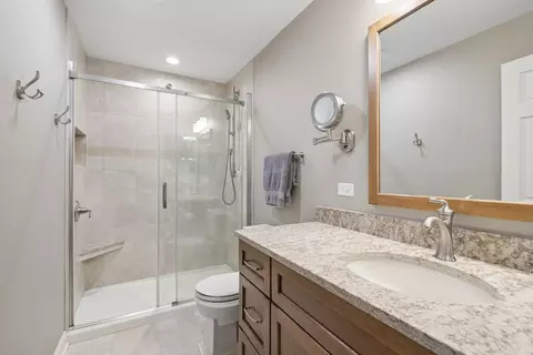 Bath - 449 Farnham Ln, Wheaton, IL 60189 photo 2 of 3