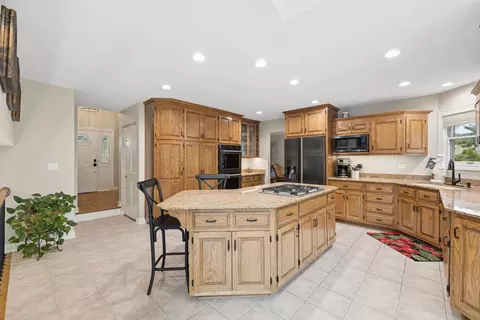 Kitchen - 449 Farnham Ln, Wheaton, IL 60189 photo 2 of 3