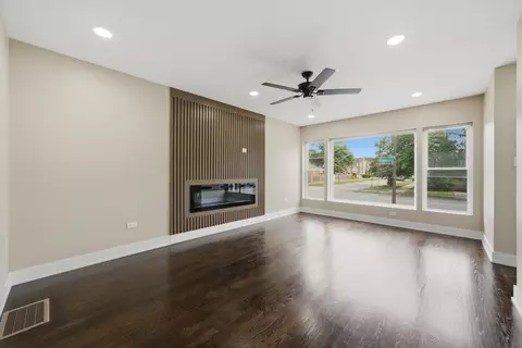Living - 258 E 107th St, Chicago, IL 60628 photo 2 of 6