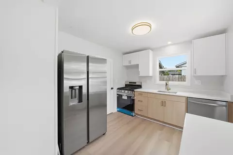 Kitchen - 25575 Orchard Ave, Ingleside, IL 60041 photo 2 of 2