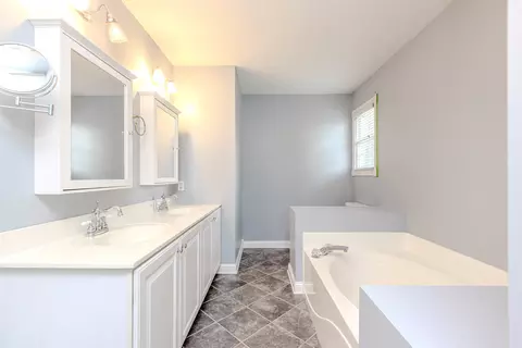 Bath - 1506 Donegal Dr, Normal, IL 61761 photo 3 of 4