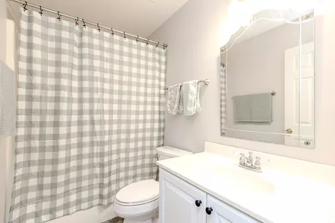 Bath - 1506 Donegal Dr, Normal, IL 61761 photo 4 of 4
