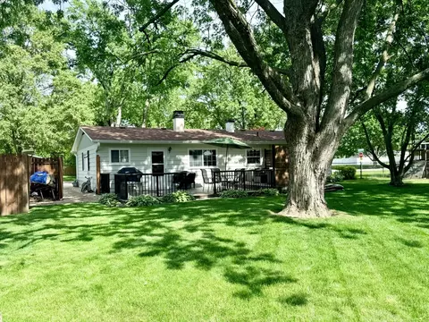 Exterior - 99 Circle Dr E, Montgomery, IL 60538 photo 8 of 9