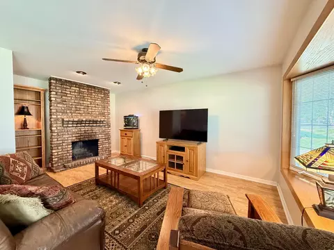 Living - 99 Circle Dr E, Montgomery, IL 60538 photo 3 of 4