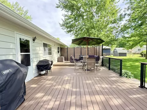 Exterior - 99 Circle Dr E, Montgomery, IL 60538 photo 3 of 9